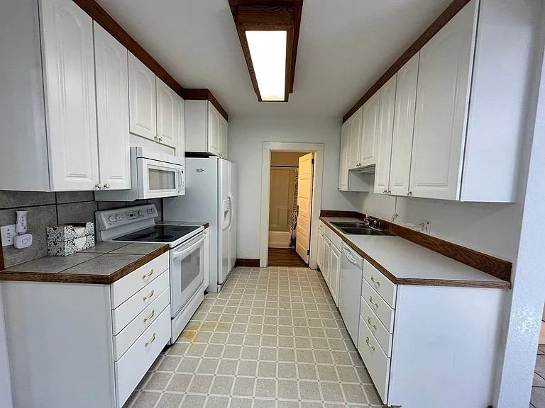 304 S Anderson St — Photo 37