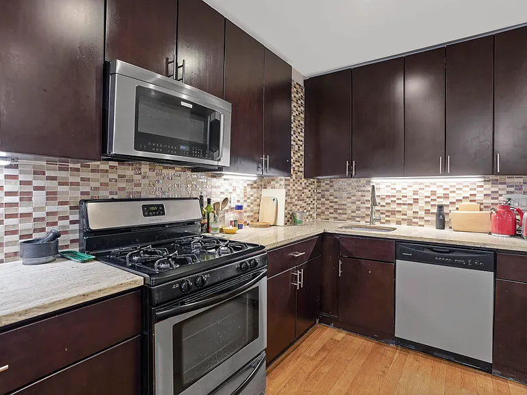 132 De Graw St #1 — Photo 5