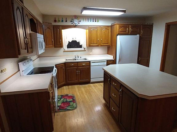 5th image of 748 Magnolia Dr