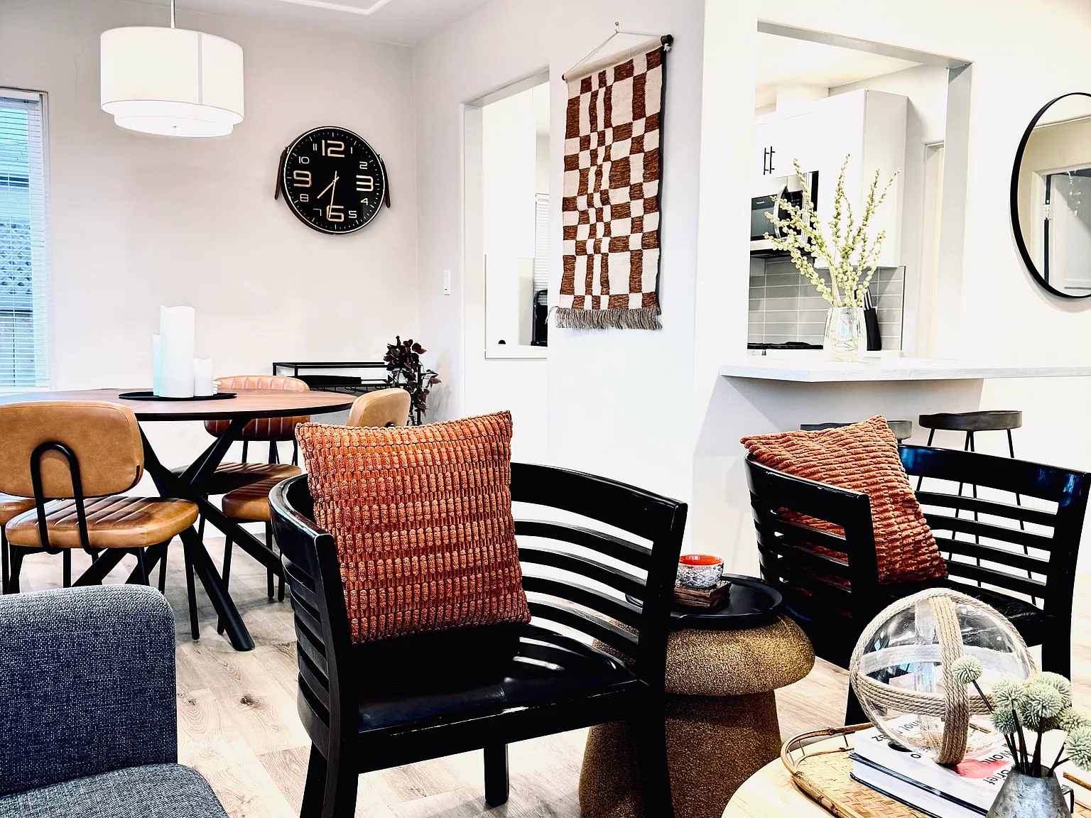2 bed, 860 sqft, $4,100 — Photo 1