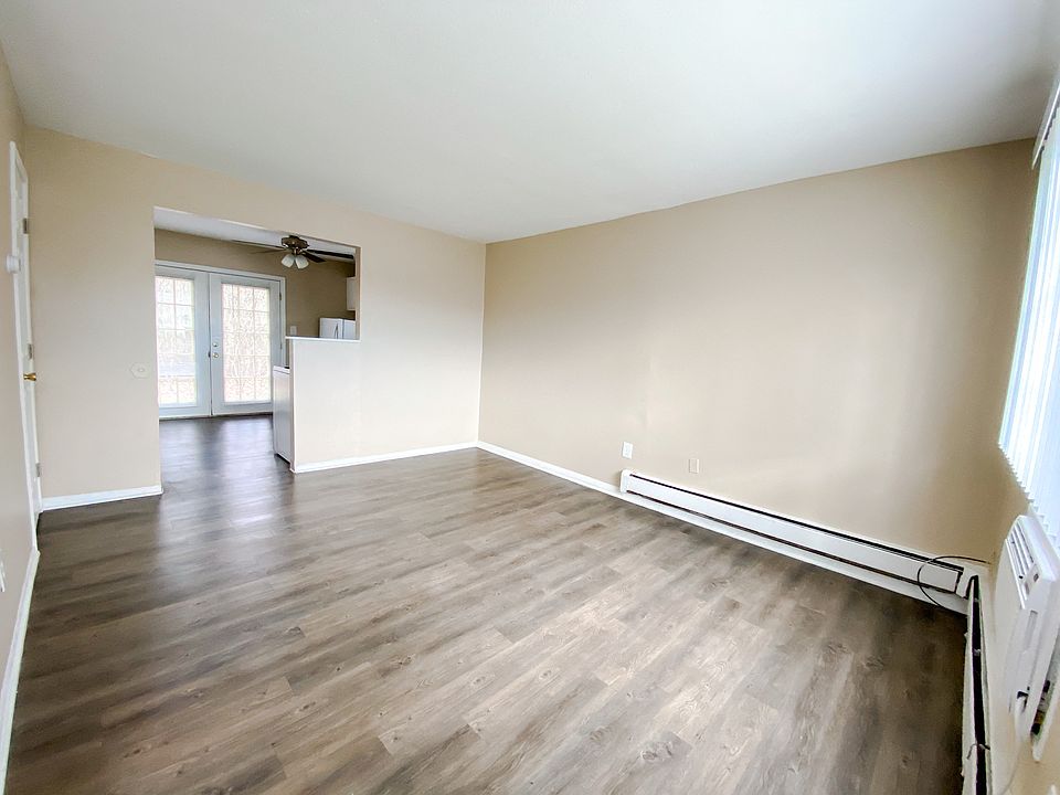 Evergreen Village Apartments & Townhouses 1100 Oakwood Dr Elyria OH