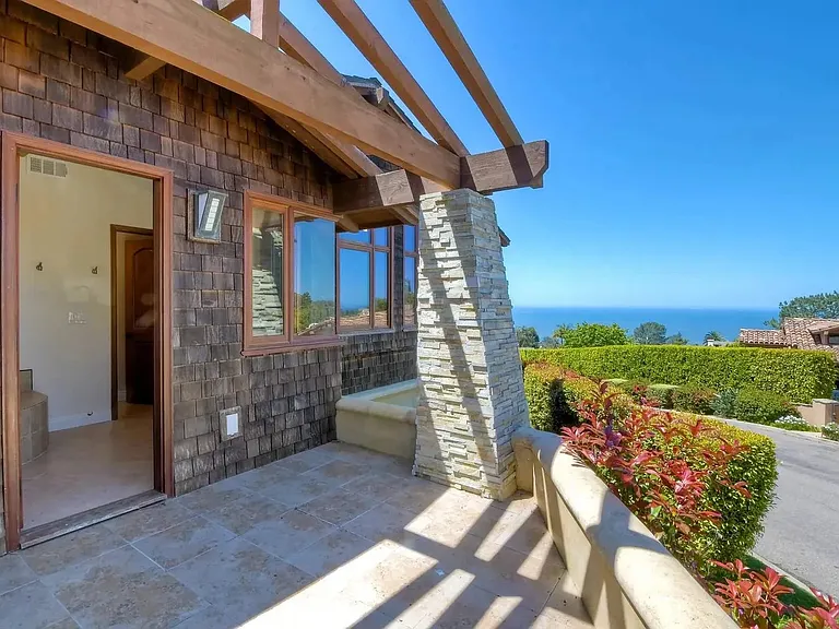 610 Amphitheatre Dr — Photo 7