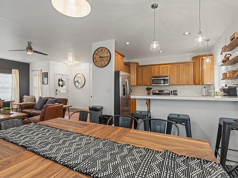 1710 N Taylor Cir — Photo 10