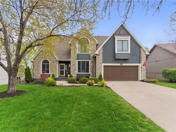13849 Pembroke Dr, Leawood, KS 66224