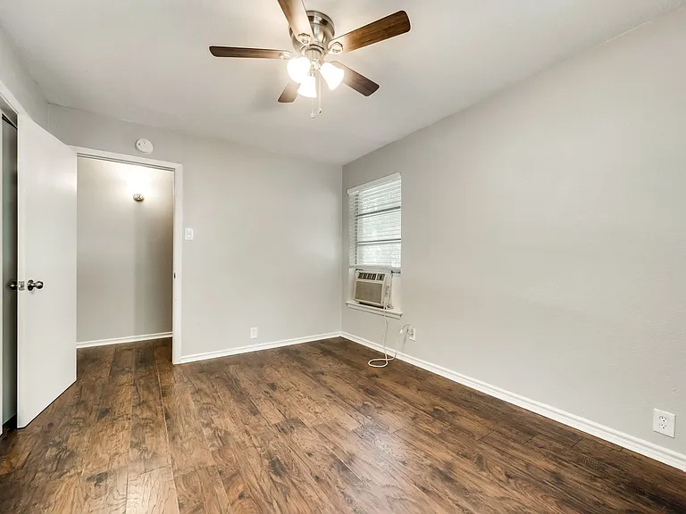 4602 Swiss Ave — Photo 14