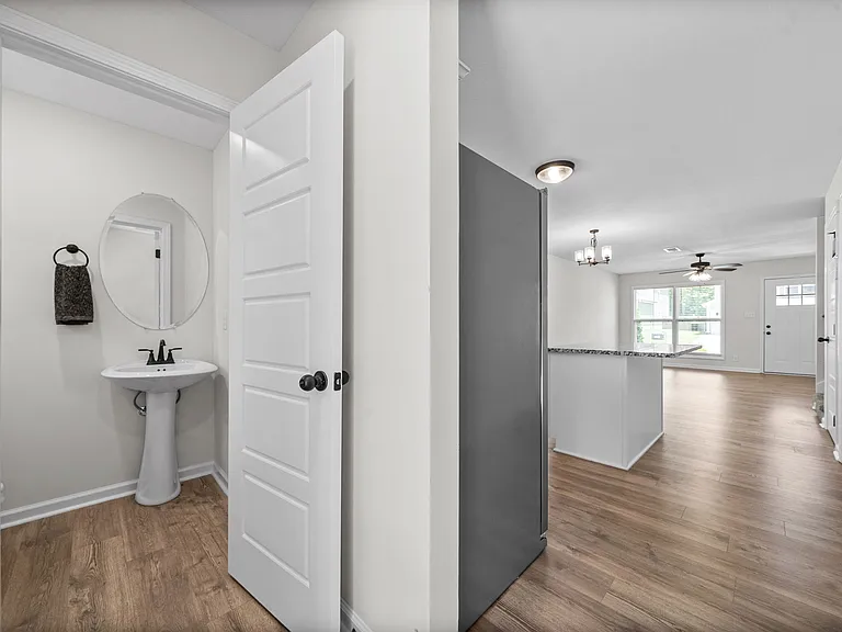 412 Hillside Dr — Photo 10