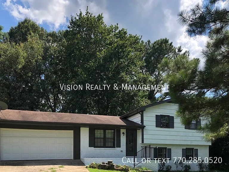 153 Carroll Cir — Photo 1