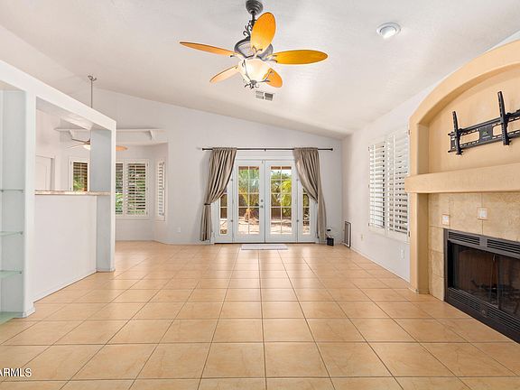 4th image of 623 W AMOROSO Drive