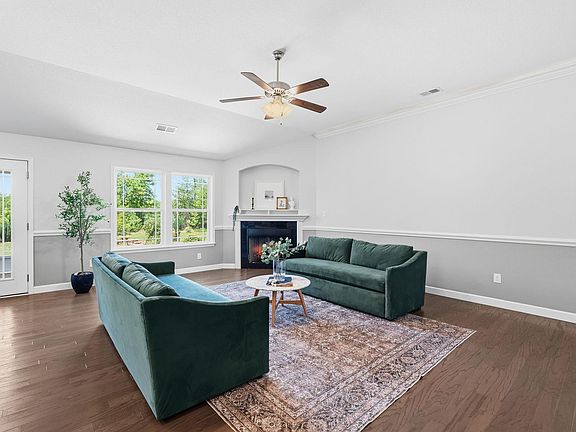 5th image of 502 Foster Place Dr
