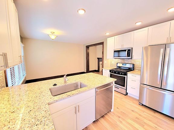 5th image of 2164 Arlington Ave #2170