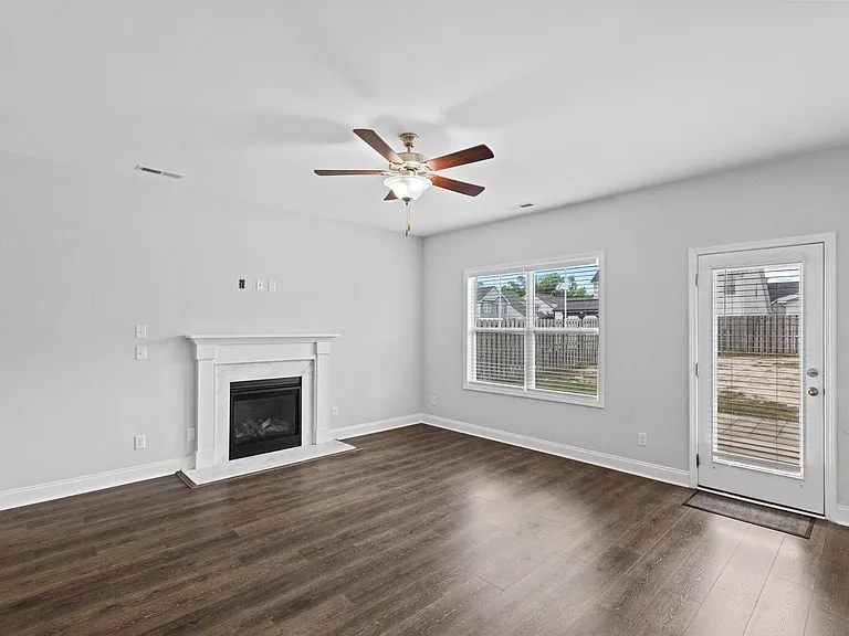 4609 Ballast Dr — Photo 3