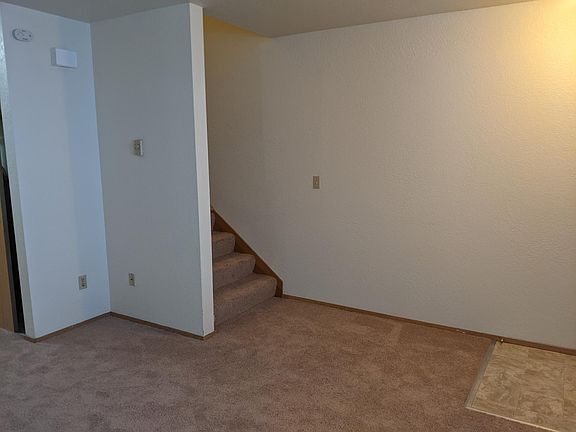 3rd image of 3208 Hoyt Ave #4