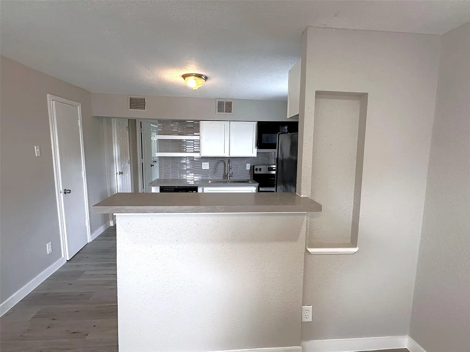 1 bed, 1.0 bath, 682 sqft, $1,095 — Photo 3