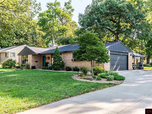 2nd image of 1129 W River Dr