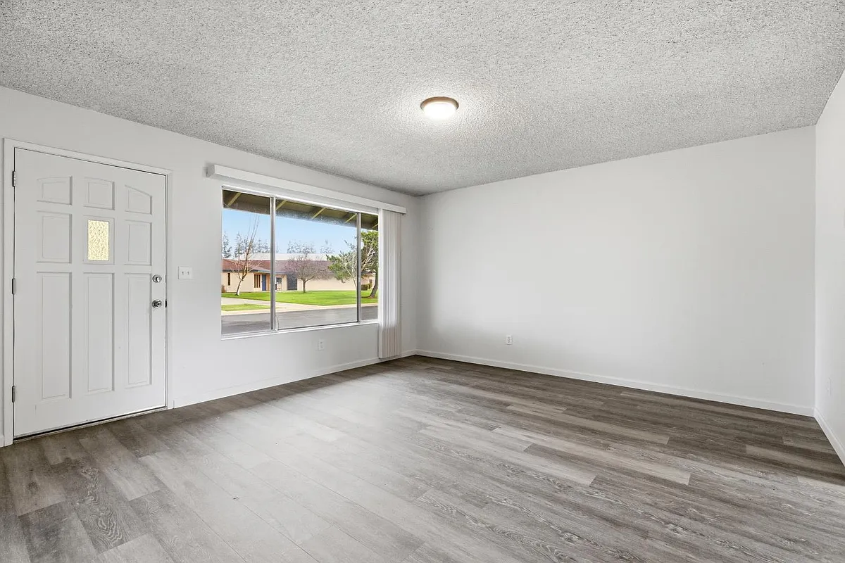 Building Photo - 1800 Rockford Ave #1