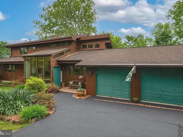 40 Golfview Ln, Reading, PA 19606