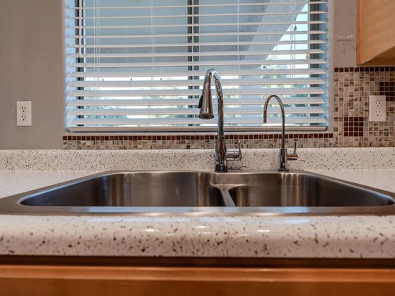 1546 E Nightingale Ln — Photo 26
