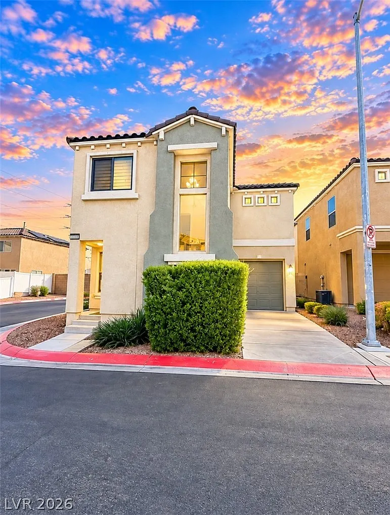 3 bed, 2.5 bath, 1319 sqft, $1,770 — Photo 1