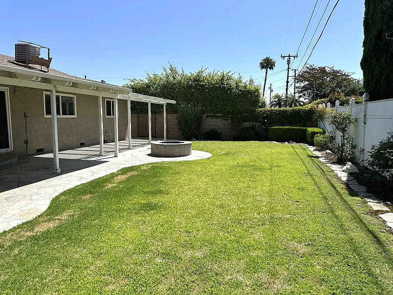 1420 E Lomita Ave — Photo 13