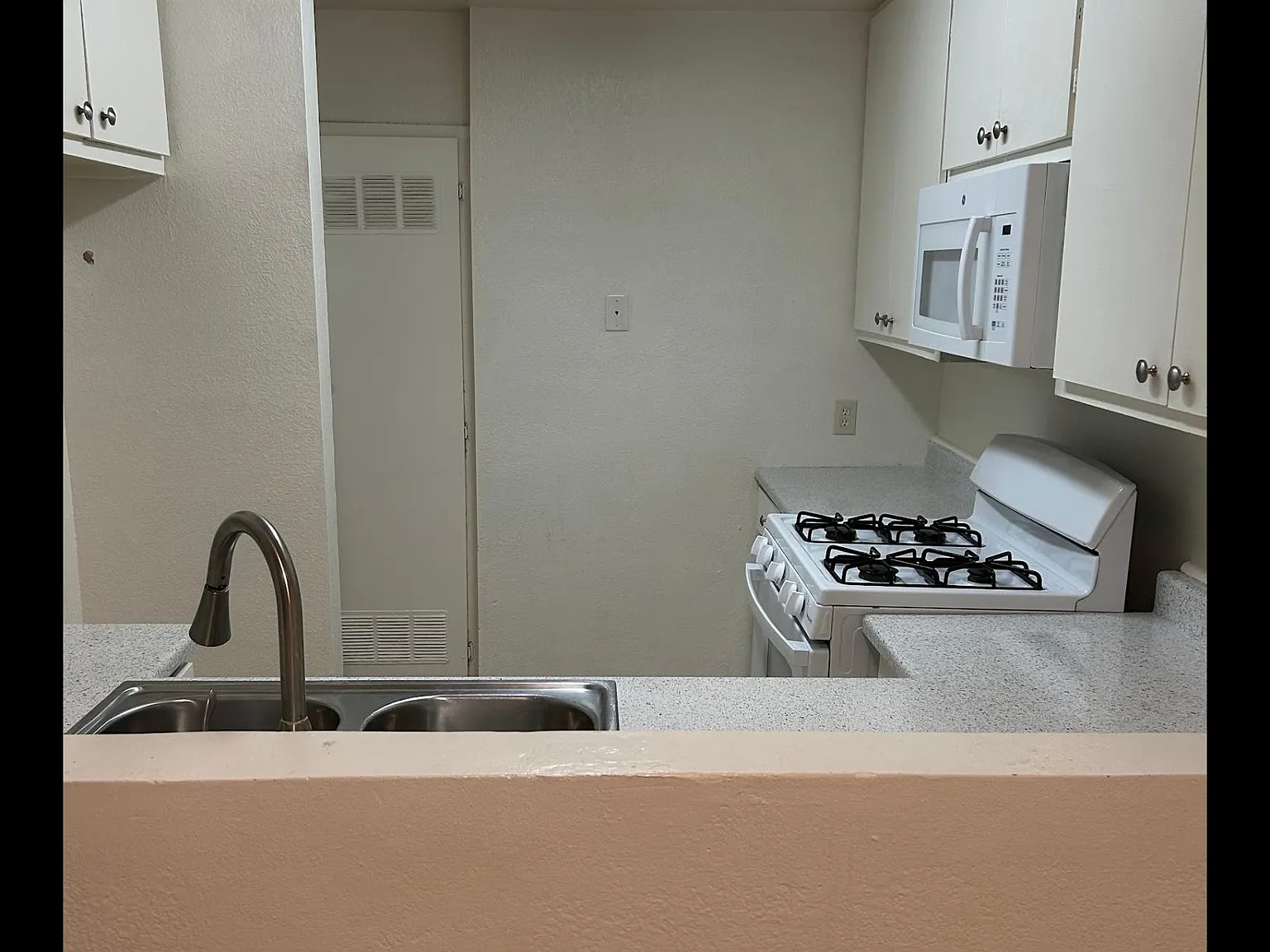 1 bed, 700 sqft, $1,349 — Photo 2