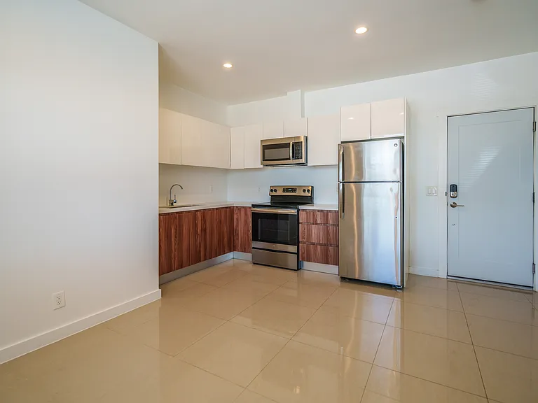924 Marseille Dr #6 — Photo 4