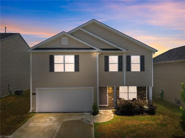 6824 Keeneland Dr, Whitsett, NC 27377