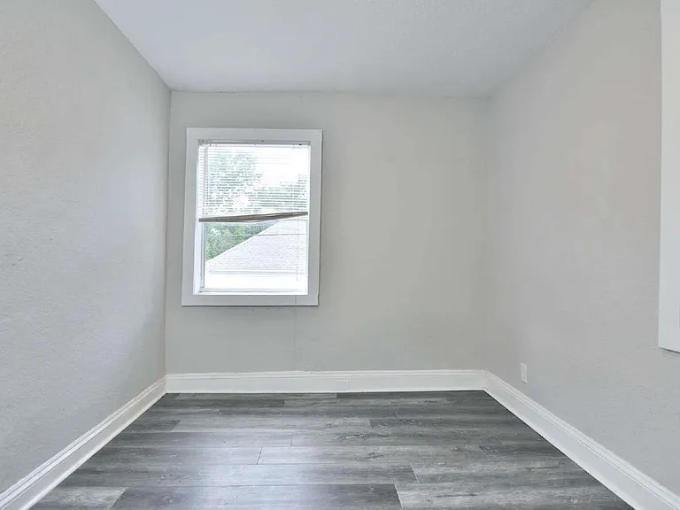 912 Hart St #B — Photo 15