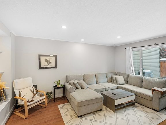 3rd image of 1570 Freshfield Rd #47