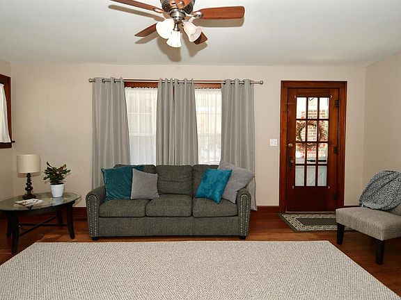 5th image of 210 S Green St