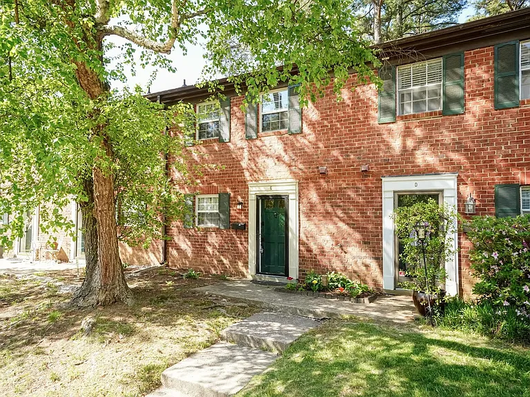 1209 Manassas Ct #C — Photo 2