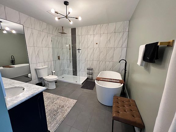 2nd image of 1261 Parkway Ave #38