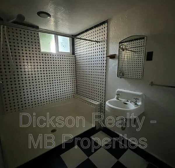 56 S Wells Ave #B — Photo 10