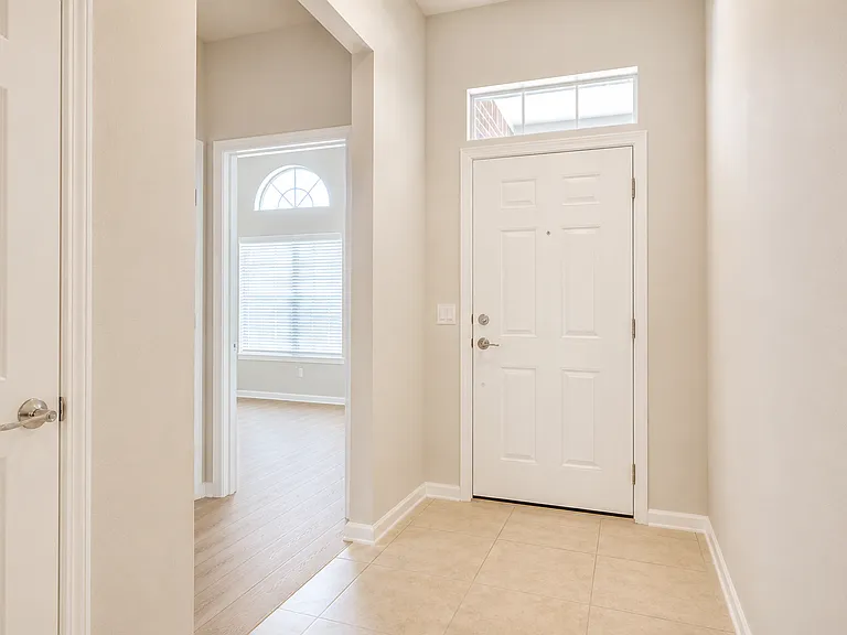 15832 Coyote Hill Dr — Photo 2
