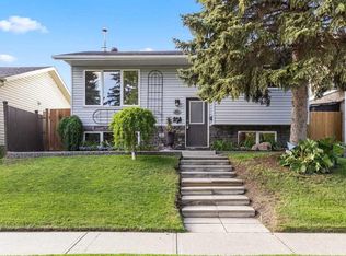 216 S Castleridge Dr NE, Calgary, AB T3J1X3