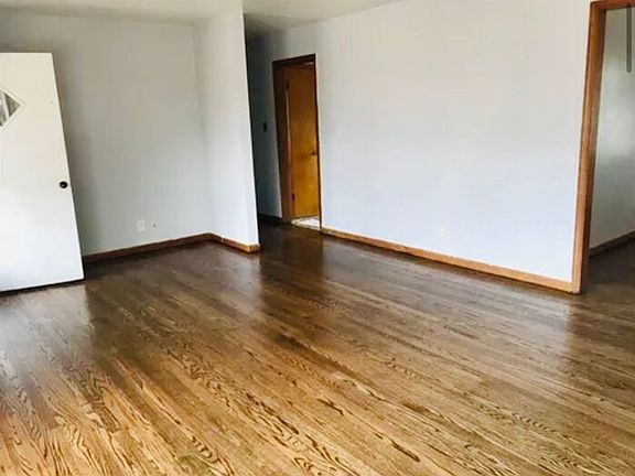 3rd image of 1112 Retlaw St NW