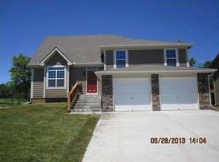 1403 Regency Dr, Kearney, MO 64060