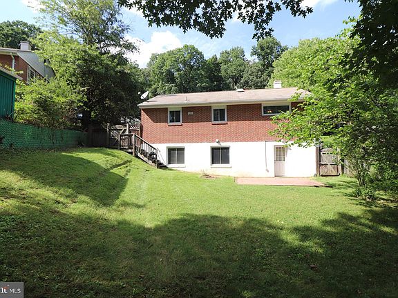 2nd image of 2460 S Culpeper St