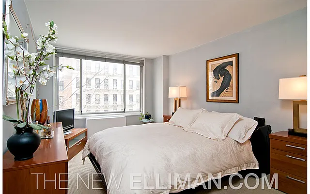 Sold by Douglas Elliman | media 14