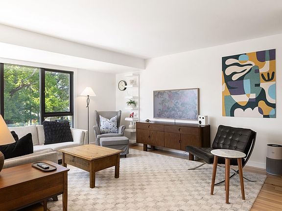 3rd image of 2887 Colquitz Ave