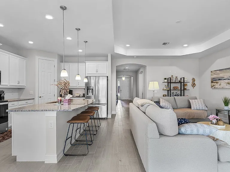 425 Coral Reef Pl — Photo 3