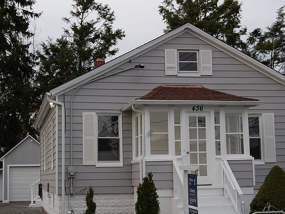 Instantly Appealing Home with Today's Features