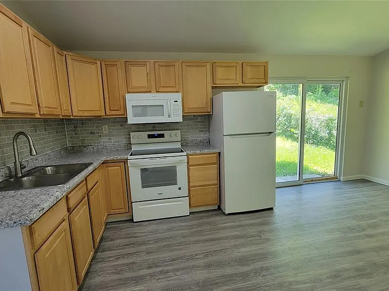 59 Cedar Ridge Dr — Photo 4