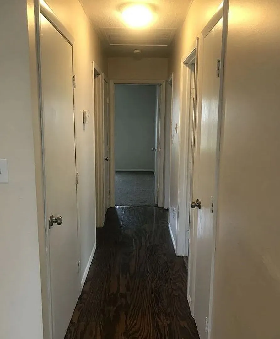 Leasing — Photo 4