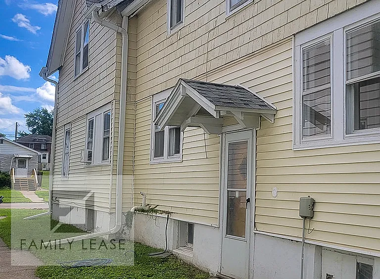 542 7th Ave S — Photo 43