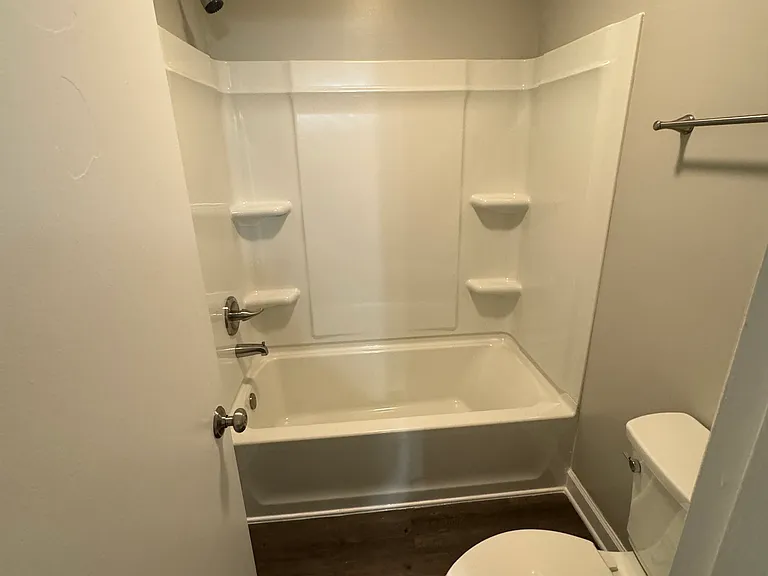 Avery Close Condominiums — Photo 52
