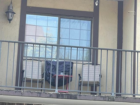 4th image of 40 Donna Ct APT 6