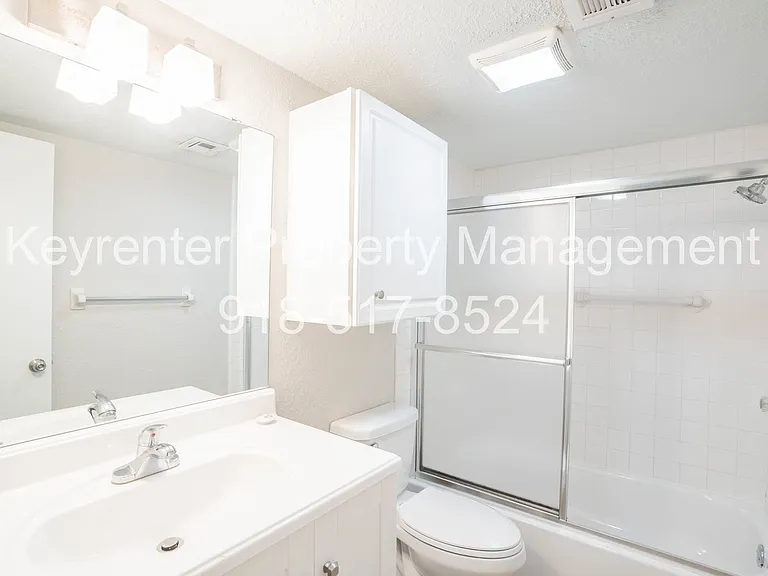 S Hudson Ave Duplex — Photo 11