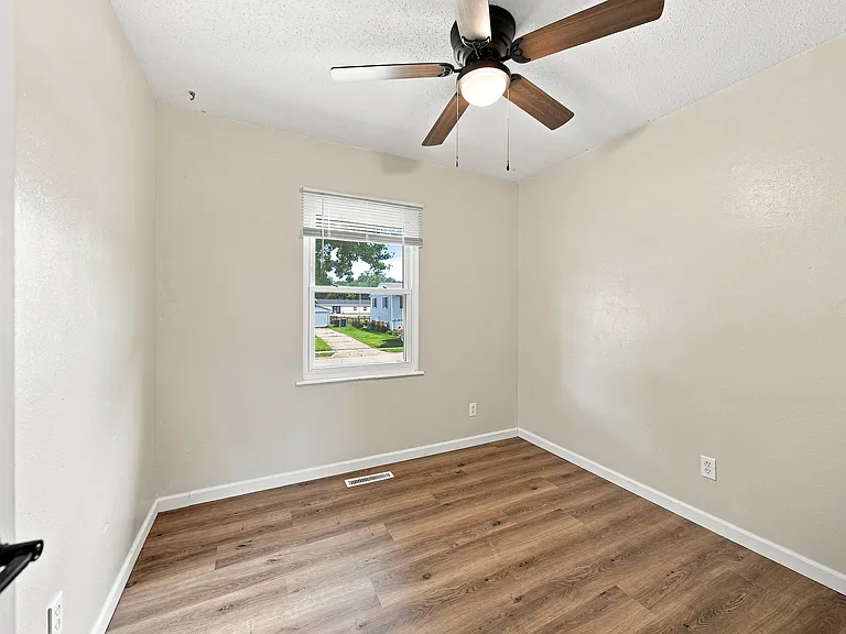 3416 W Columbia Ave — Photo 15