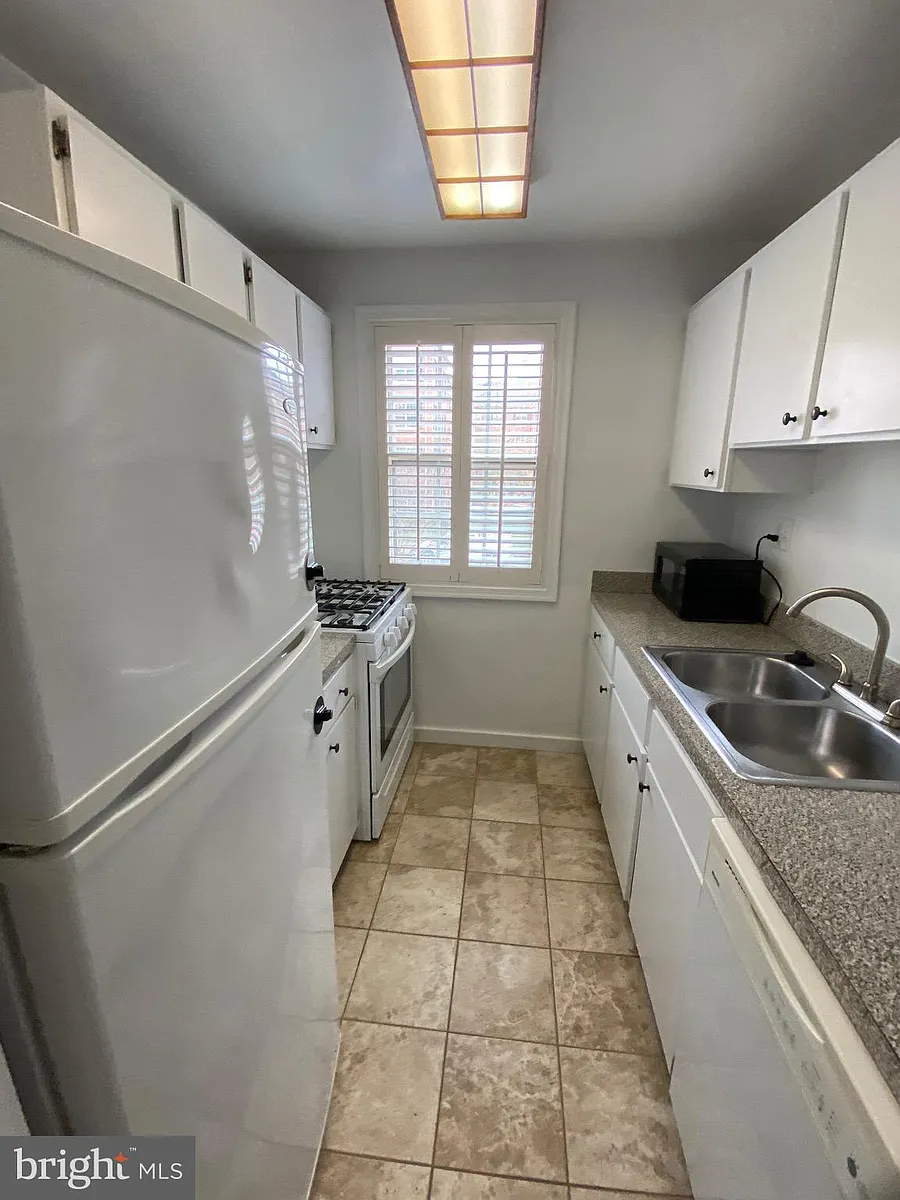 Building Photo - 4378 N Pershing Dr #43784