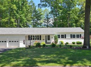 20 Secada Dr, Clifton Park, NY